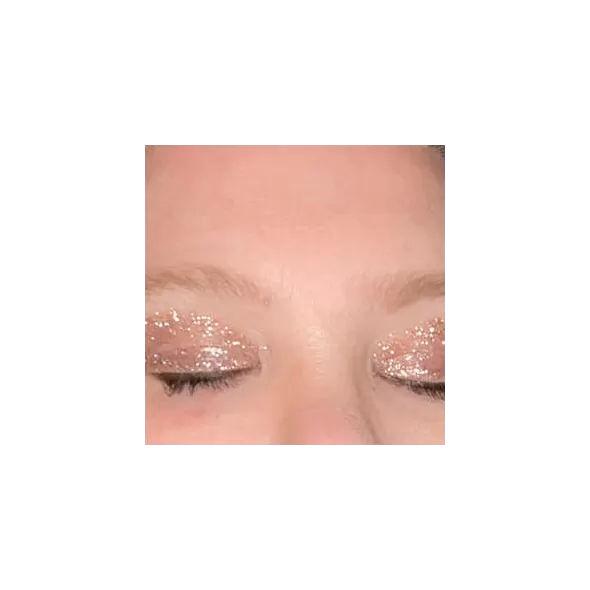 GLITTY – FARD DE PLEOAPE CU SCLIPICI IN GEL